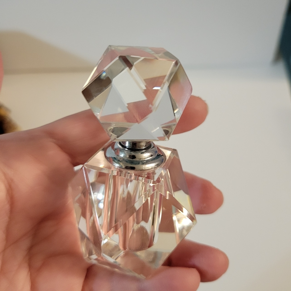 Oleg Cassini Hexagon Crystal Faceted Perfume Bottle - Picture 9 of 11